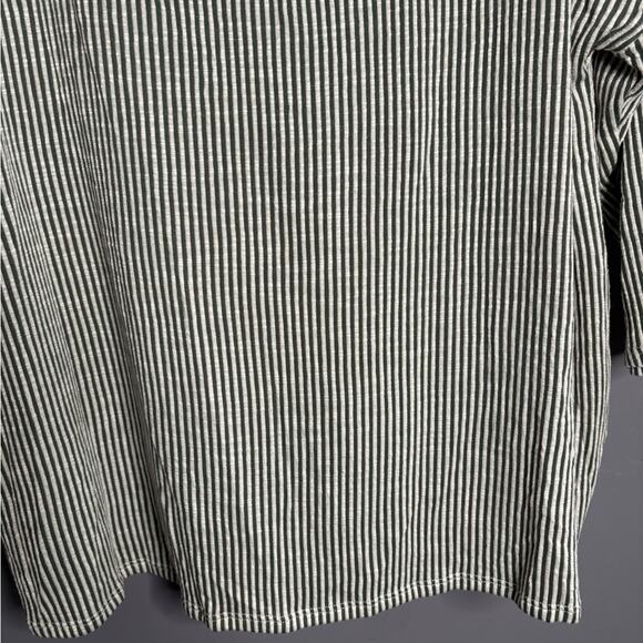 W5 Green and White Striped Button Detail Plus Size 2X - Picture 2 of 6